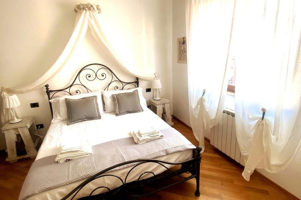 Rebecca's House * Florencia